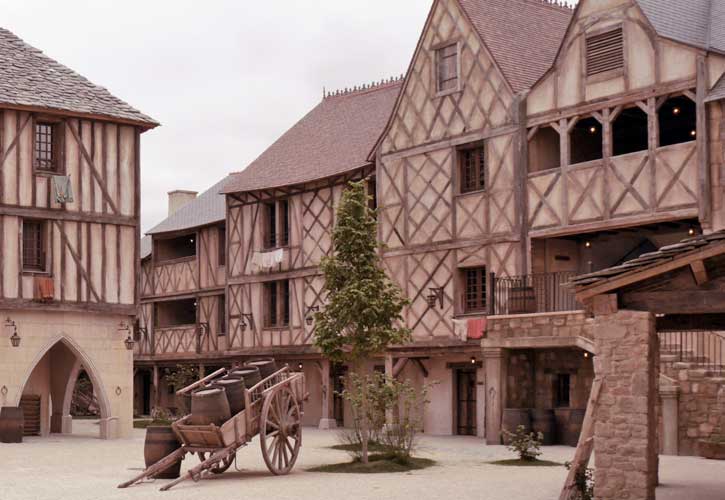 Fournisseur de vieux bois pour la réalisation du Puy du Fou